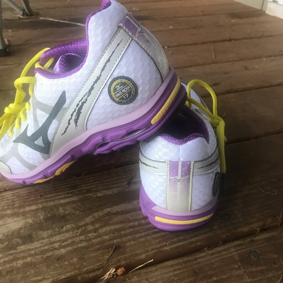 BRAND NEW Mizuno Wave Rider running shoes Sz 9.5 - Picture 2 of 8